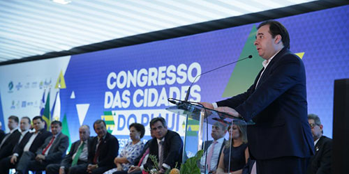Maia defende manutenção de estados e municípios na reforma da Previdência
